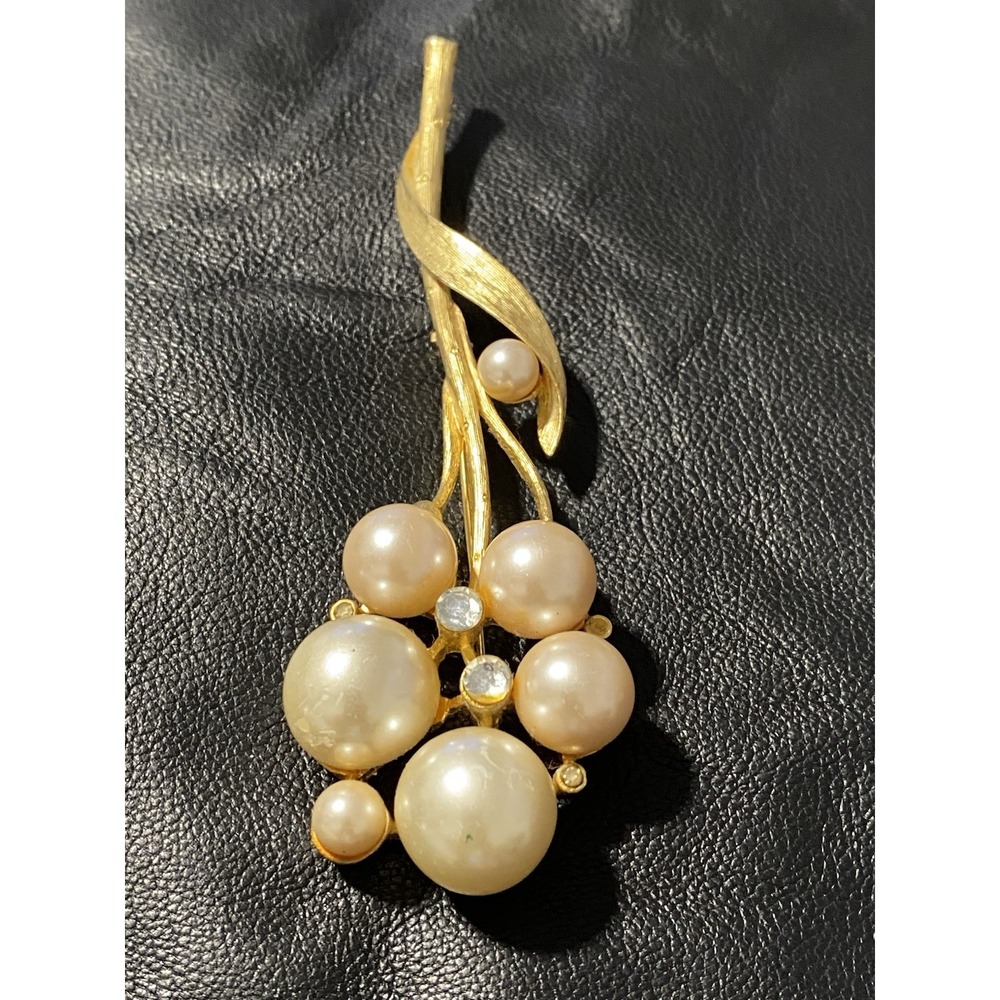 VNTG Large Flower Faux Pearls GoldTone Daisy Blossom Brooch In Your Garden Theme